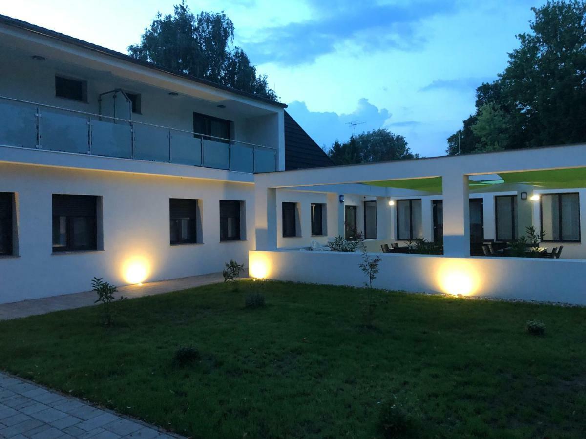 Hotel Duna Vendeghaz Fadd-Dombori Exterior foto